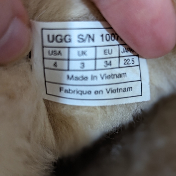 UGG Big Girls Bailey's Tall Boots with Three Bows, Sz 4, is a 6 in Women… - Picture 8 of 11